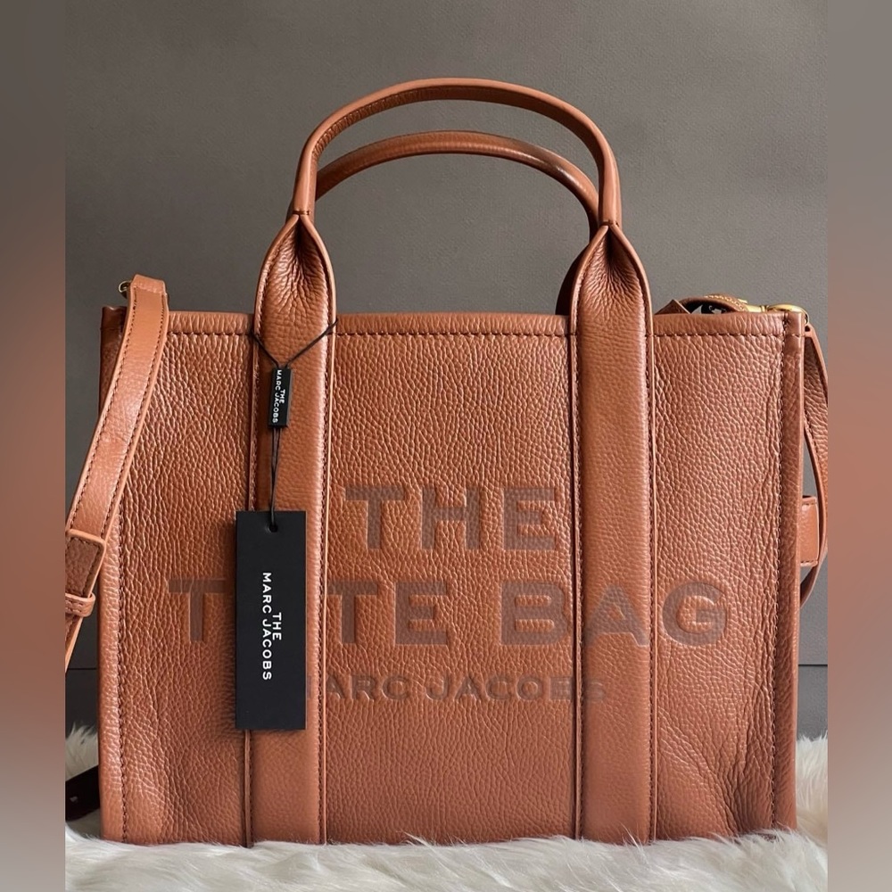 H004L01PF21 - Marc Jacobs The Leather Medium Tote Bag